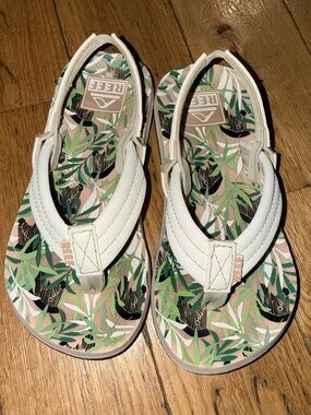 REEF toddler Girls size 10C Flip Flops
